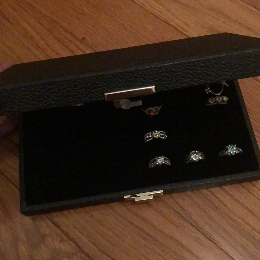 Jewelry case